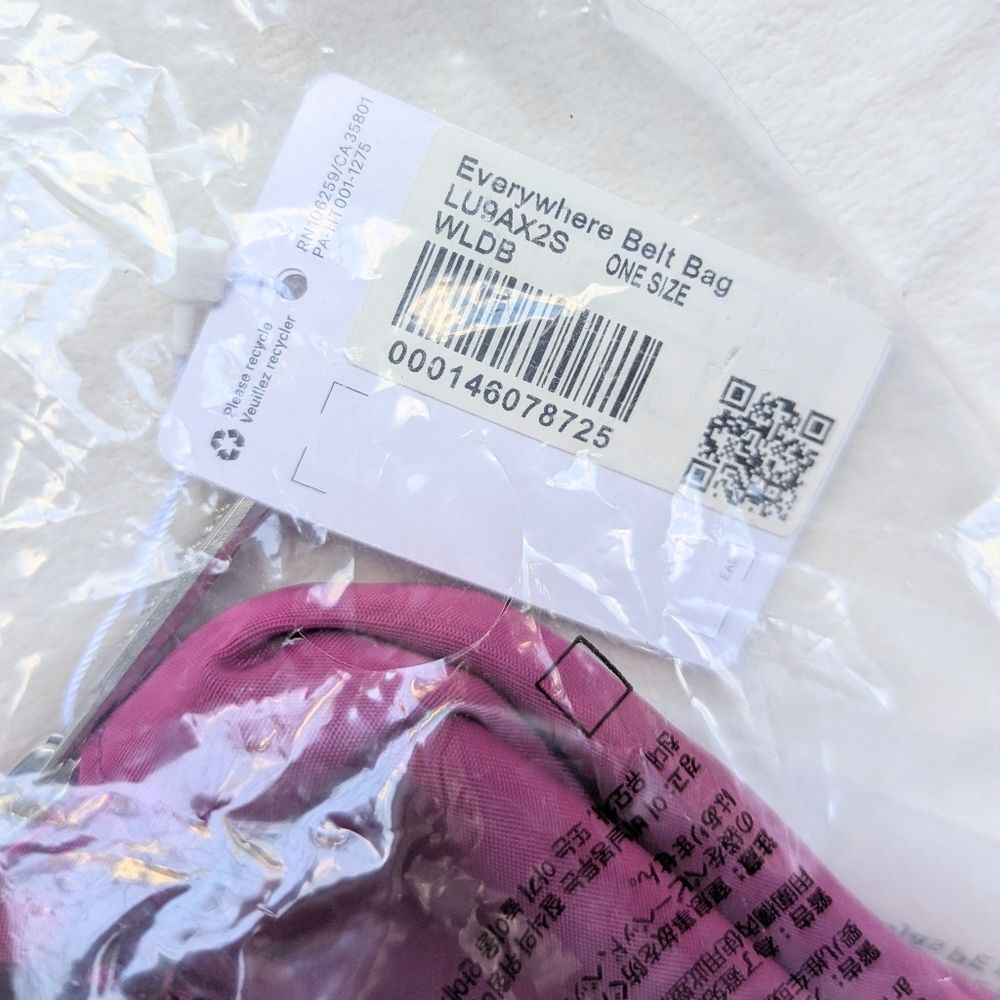 Lululemon Everywhere Belt Bag 1L Wild Berry New - Picture 5 of 6